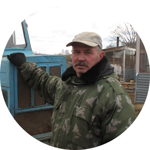 Портрет Виктора Викторовича возле дома